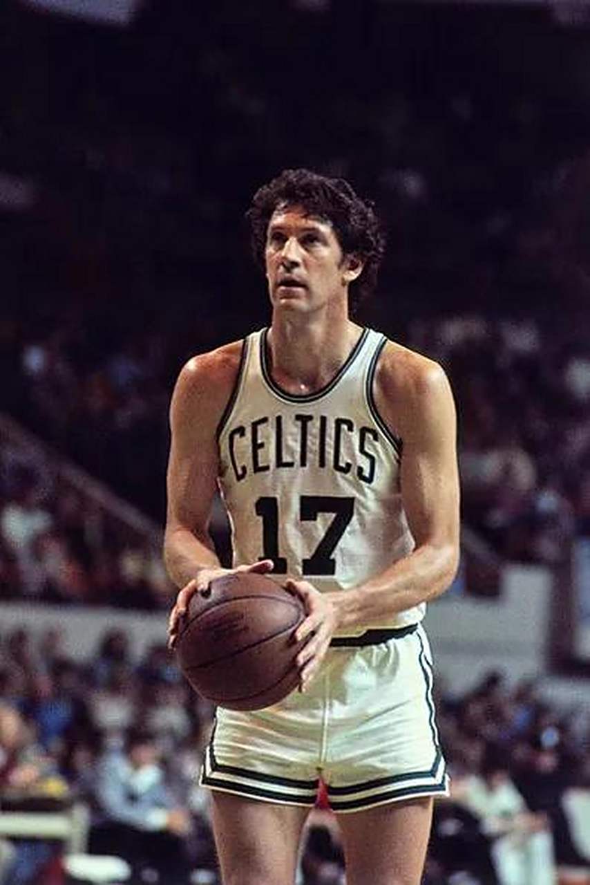 米兰体育赛后欧冠传出新动向；波士顿凯尔特人篮板制胜；管理层表态——球迷炸锅；球队文化再被提及的简单介绍