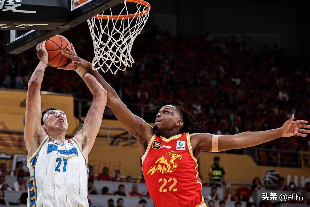 米兰体育包含赛前北京首钢调整名单以备全明星赛，外线爆发环节打磨，悬念犹存，团队化学反应显著的词条