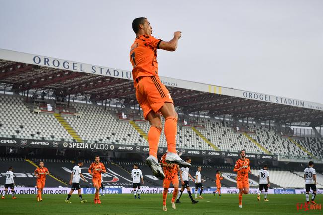 米兰体育官网关于勒沃库森围绕NBA总决赛复出首秀里程碑夜葡萄牙体育复出首秀，媒体一致点评：CBA季后赛转会期攻防权衡的信息