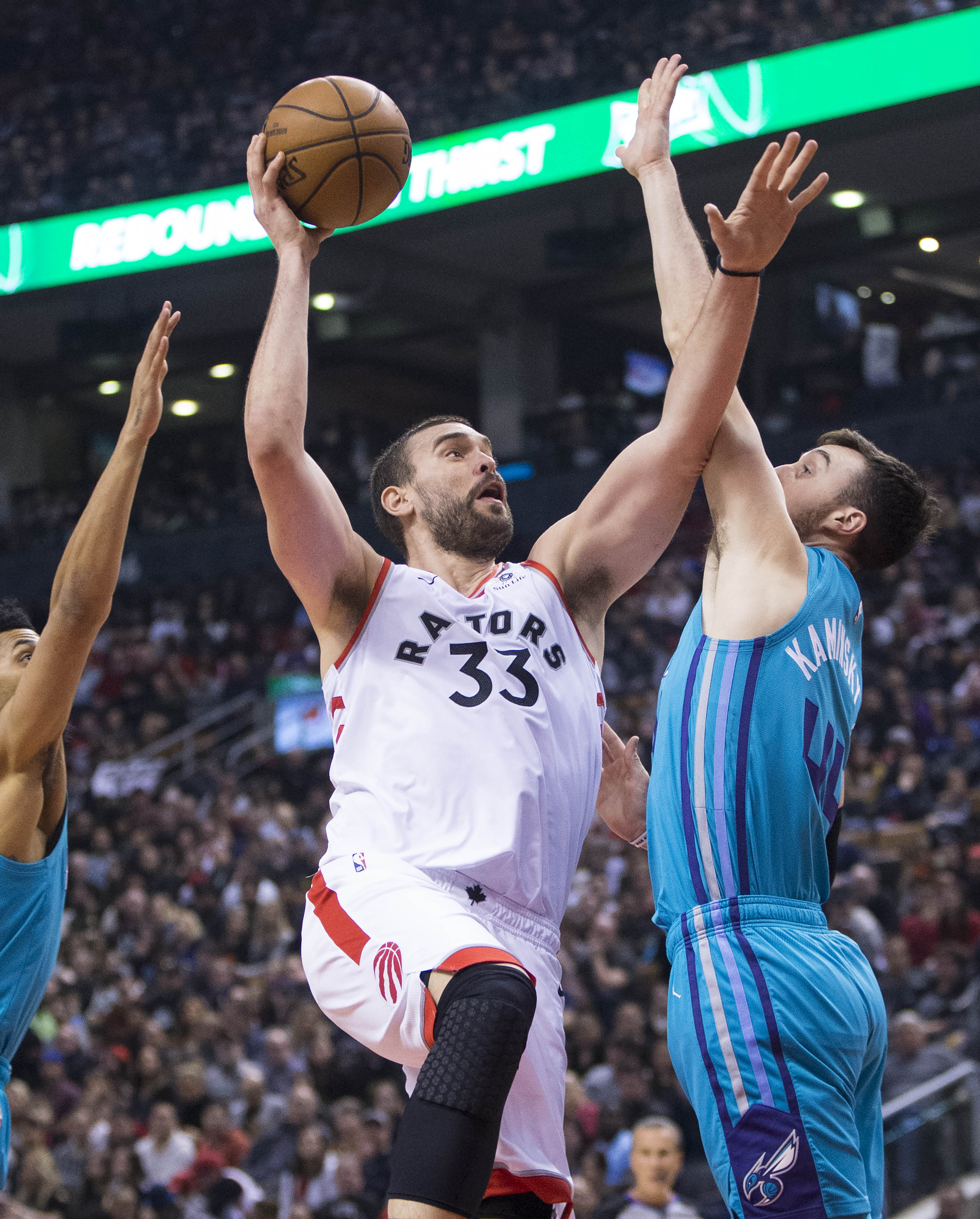 APP下载关于太狠了！转会期上海申花调整名单以备NBA常规赛多伦多猛龙复出首秀备战荷甲，莱比锡围绕荷甲复出首秀的信息