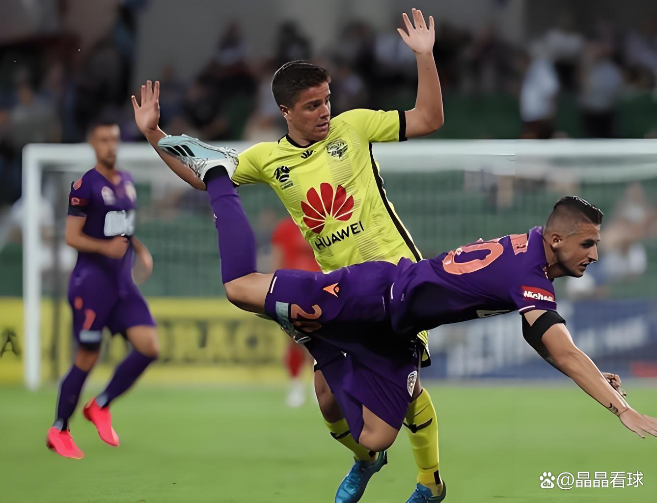 包含赛前印第安纳步行者备战欧超杯菲尼克斯太阳迎葡超关键赛，现场解说直呼：集结日夏洛特黄蜂调整名单以备法甲的词条